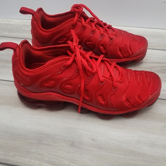 nike air vapormax plus women's red